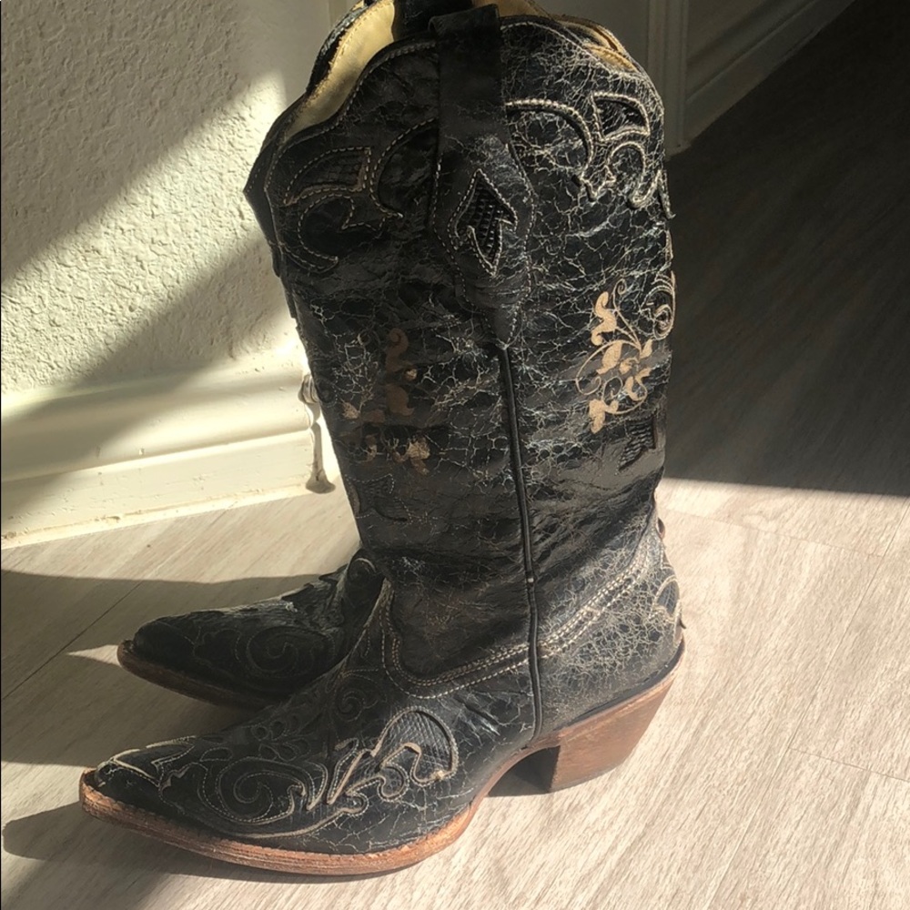 CORRAL COWBOY BOOTS